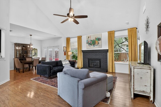 Building Photo - 1607 Gracy Farms Ln