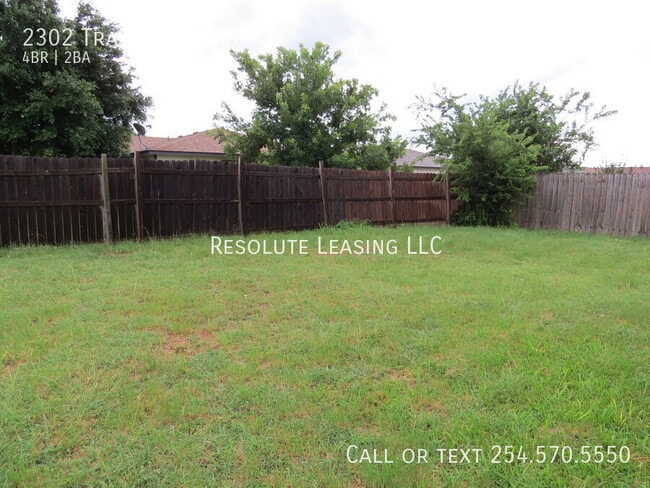 Building Photo - 2302 Traverse Dr