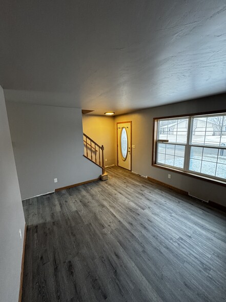 Building Photo - 726 S Main St