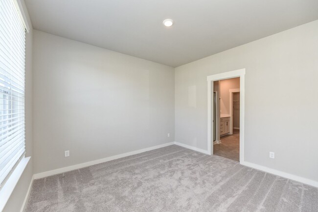 Building Photo - **2022-BUILT TOWNHOME WITH FABULOUS COMMUN...