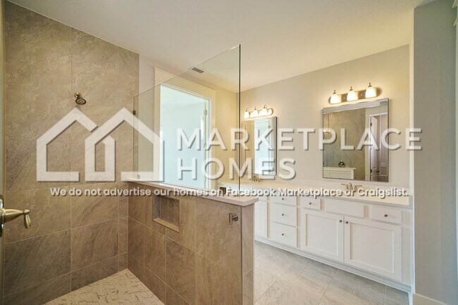 Building Photo - 1067 Harrison Bayou Dr