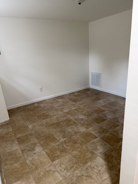 first room that can be family room or bedroom - 16A Sylva Ln