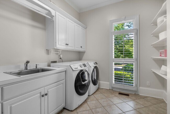 Building Photo - Princeton Hills Fully Furnished