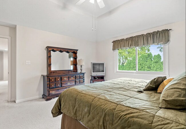 Building Photo - Beautiful Brick 4 Bed 3 Bath Home in Carmel Available Now!