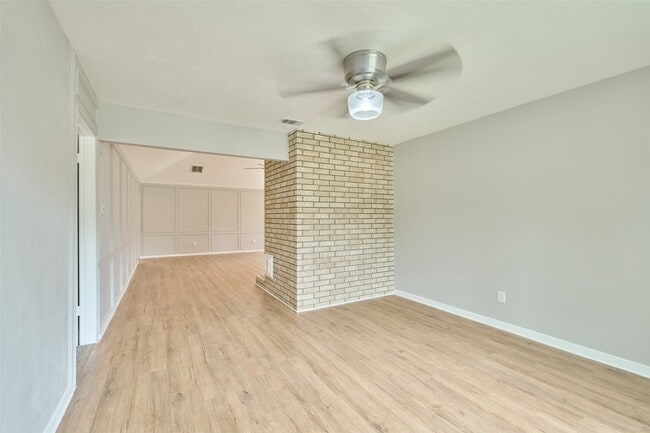 Building Photo - 15854 Knolls Lodge Dr