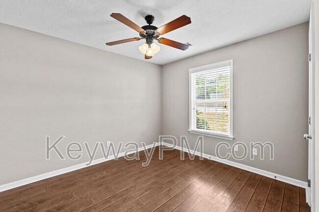 Building Photo - 823 Whispering Willow Ct