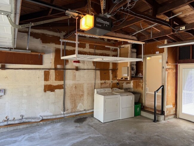 Building Photo - RENTED - 3 Bedroom Ranch Style Home in El ...