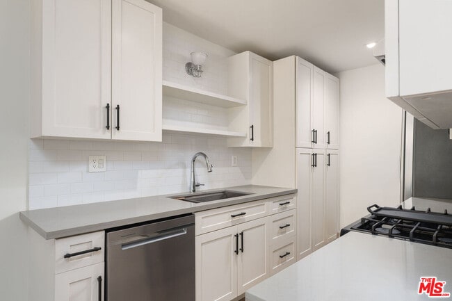 Building Photo - 6465 Sycamore Meadows Dr