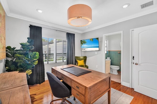 Building Photo - 5915 La Gorce Dr