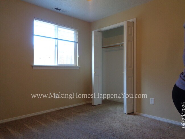 Building Photo - 260 SW Oregon Trail Dr