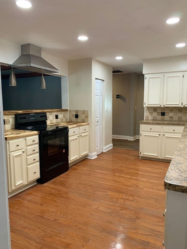 Building Photo - Spacious Winter Park Village area house fo...
