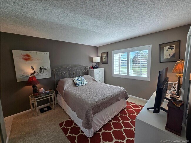 Building Photo - 5564 NE Gulfstream Way