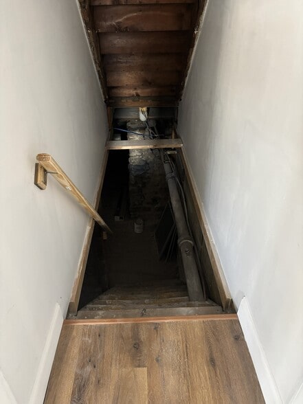 Building Photo - 615 Broad St