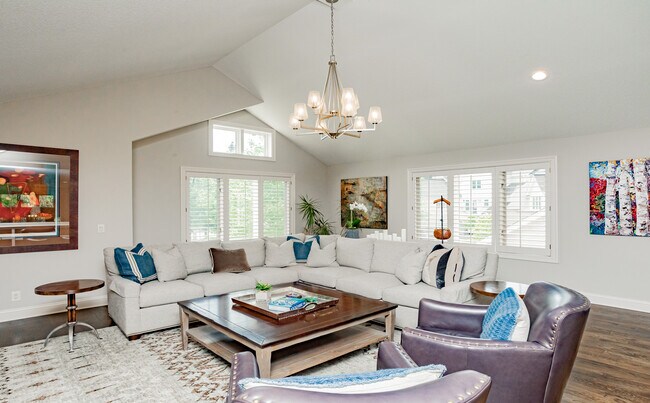 Family Room - 515 River St