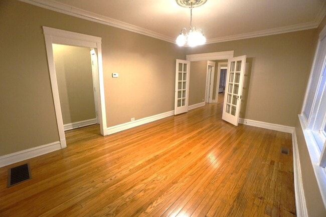 Building Photo - 1537 W Juneway Terrace