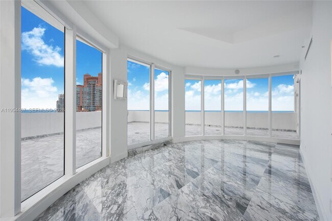 Building Photo - 1000 South Pointe Dr