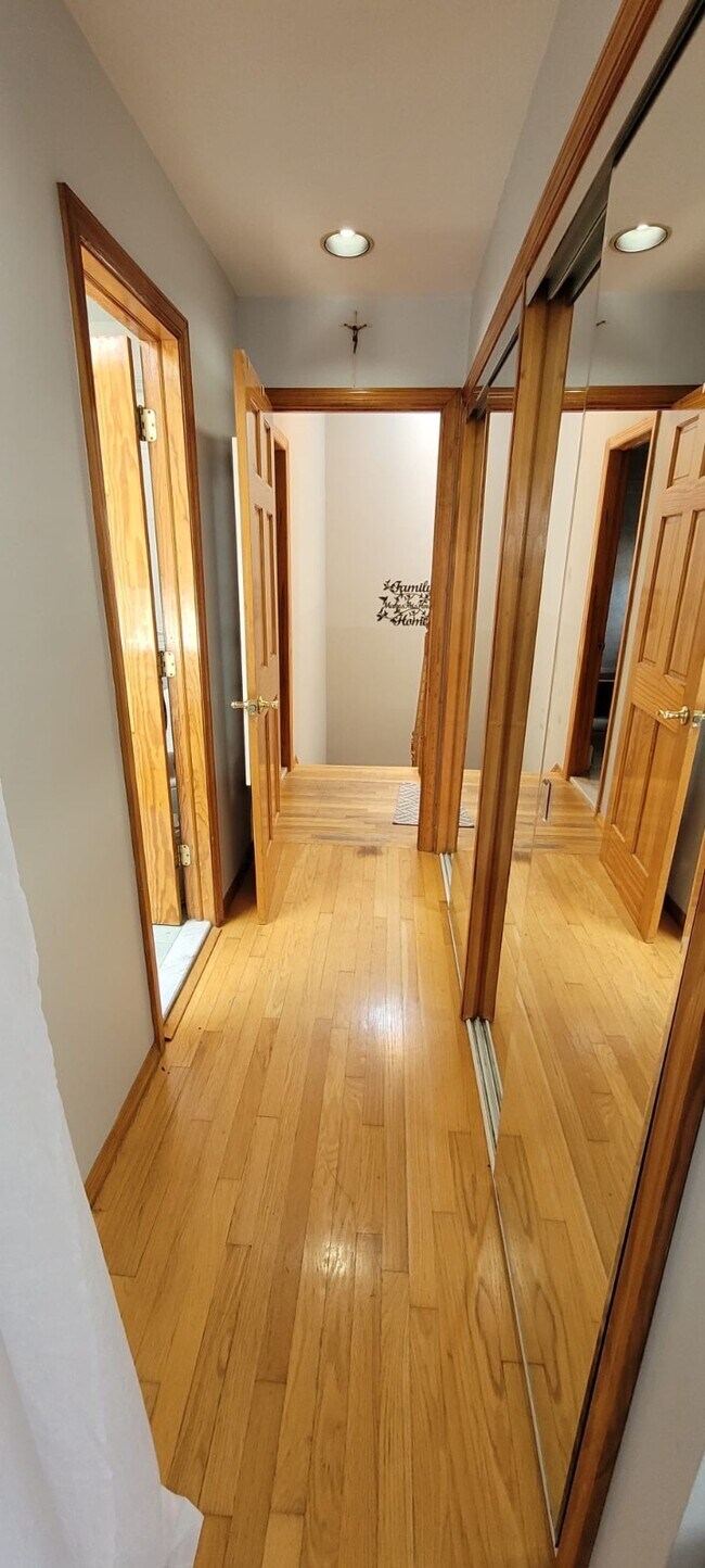 Building Photo - 6 Albergo Ct