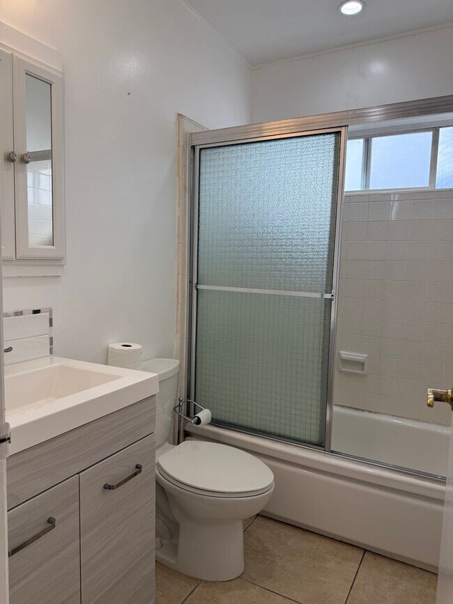 Building Photo - North Hollywood, 2br -2ba HOME