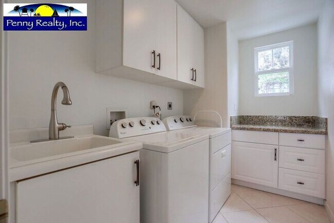 Building Photo - Stunning 4 Bedroom 3.5 Bath Home in the Co...