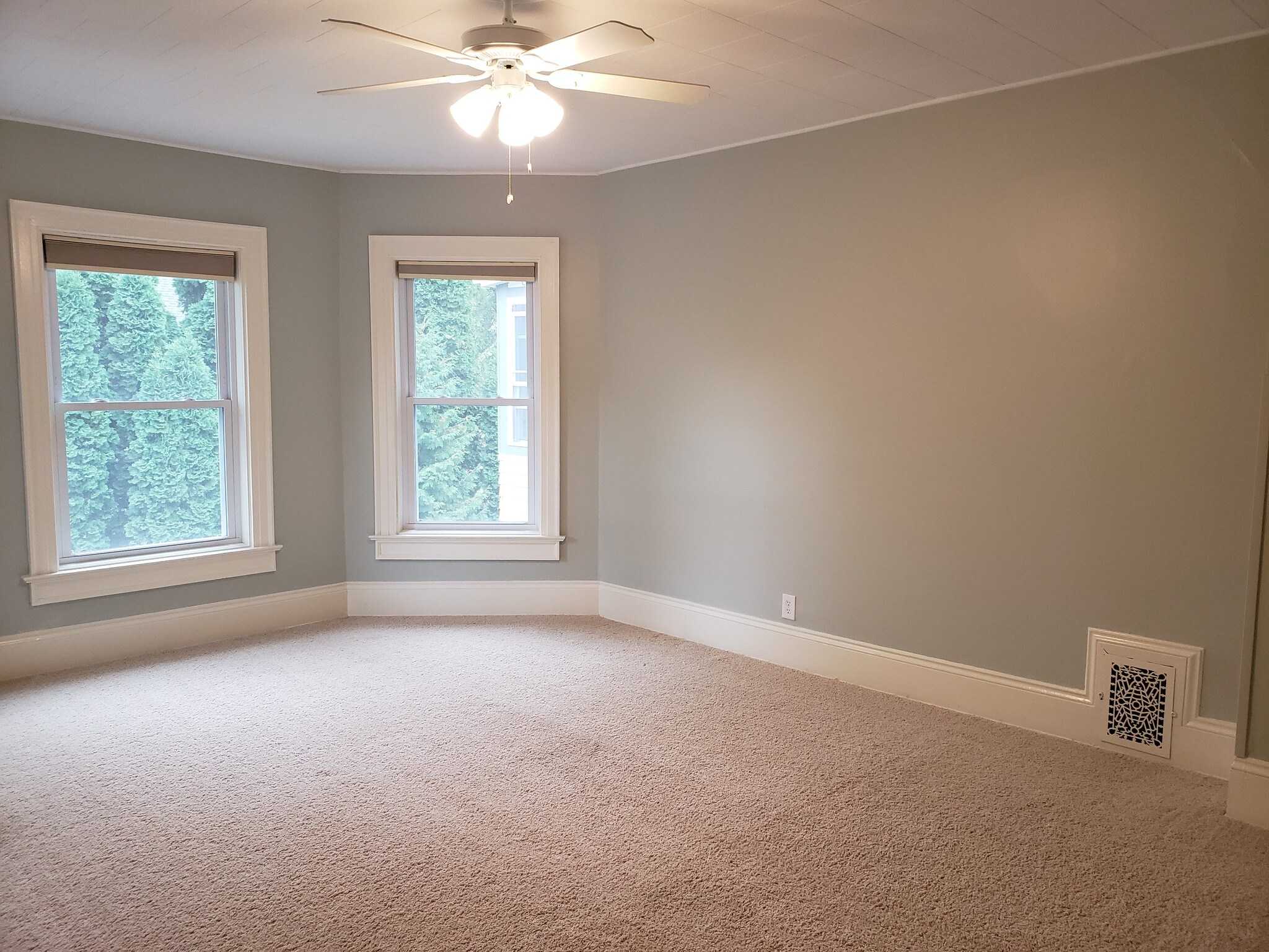 Bedroom 1 - 454 W Wisconsin Ave