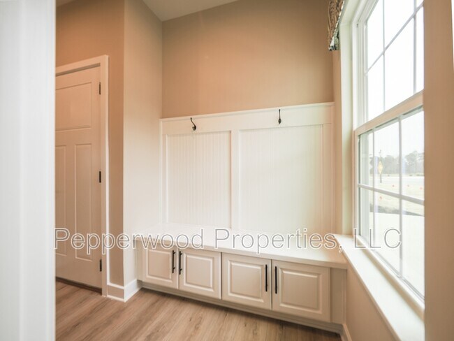 Building Photo - 7204 Red Cedar Trl