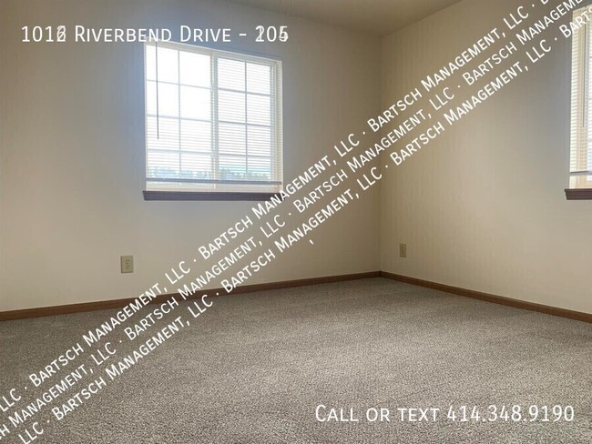Building Photo - 1016 Riverbend Dr