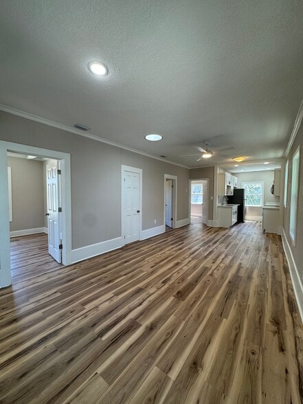 Building Photo - 708 Davis St