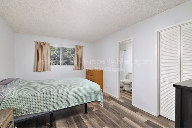 Building Photo - 4560 Maple Ave