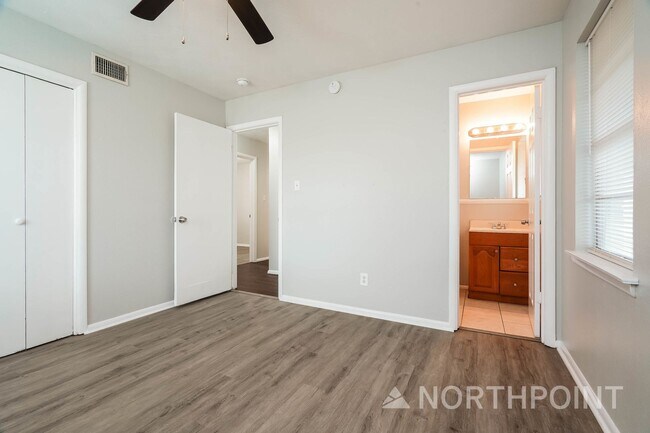 Building Photo - 3 BR/1.5BA | Updated Single Family Home | Front yard |In Hurst!