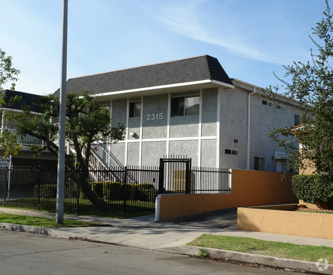 Building Photo - 2311-2315 N Fairview St