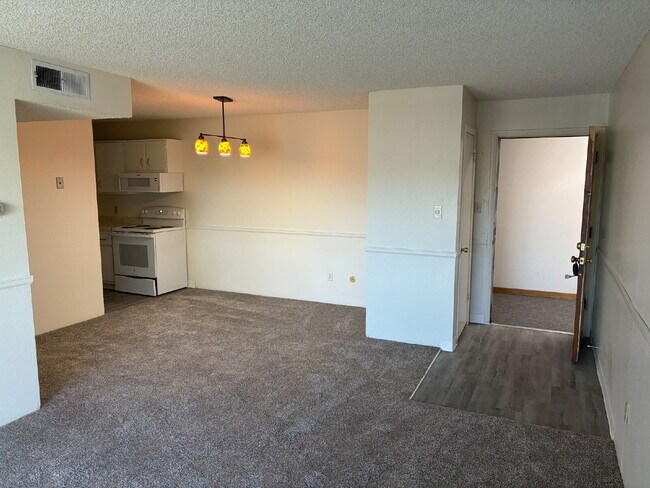 Building Photo - "Spacious 2BR/2BA Condo in North Boulder –...