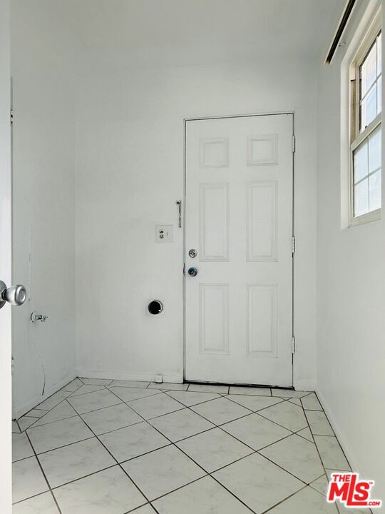 Building Photo - 17965 Cantara St