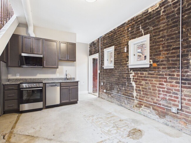 Building Photo - 7 E Franklin St