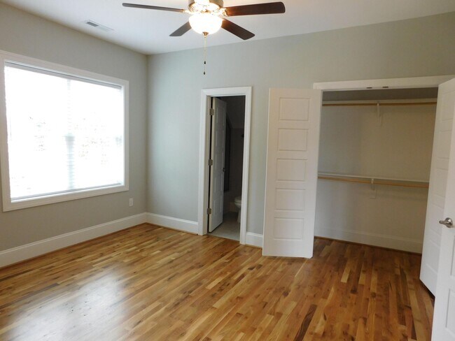 Building Photo - 3711 Lexington Dr