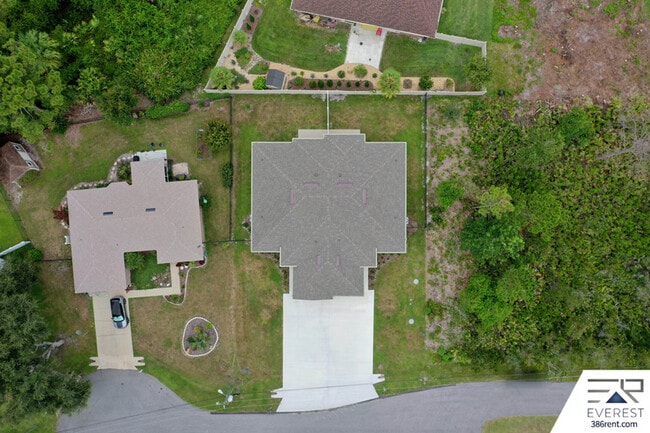 Building Photo - 16 Squanto Pl