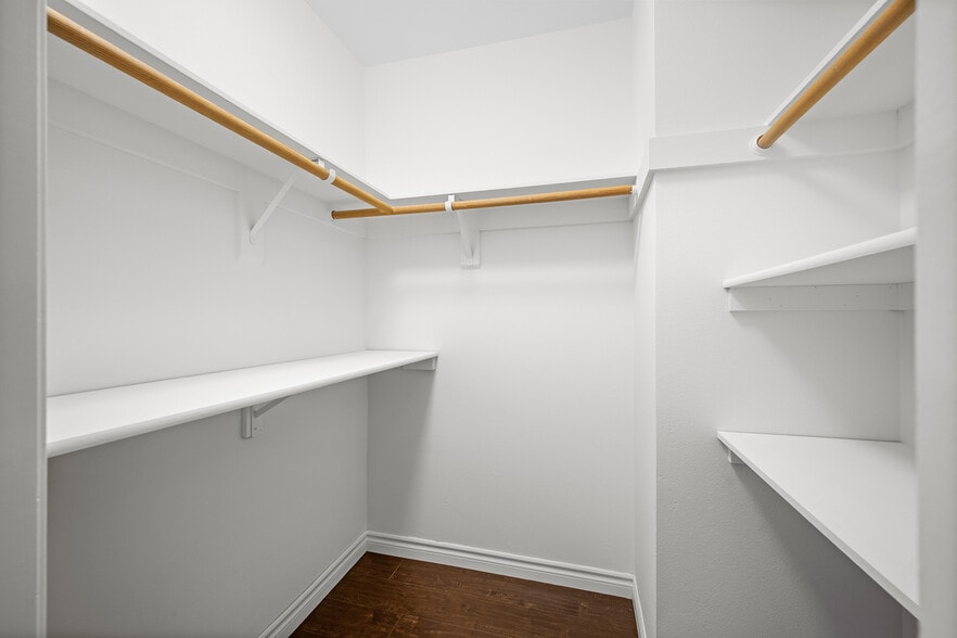 Building Photo - 323 N Jackson St