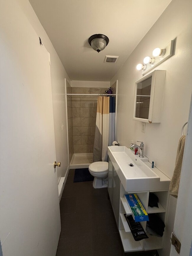 Building Photo - 1630 N Sydenham St