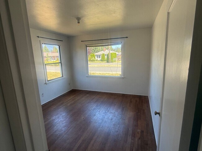 Building Photo - Sedro Woolley Two Bedroom With Large Shop