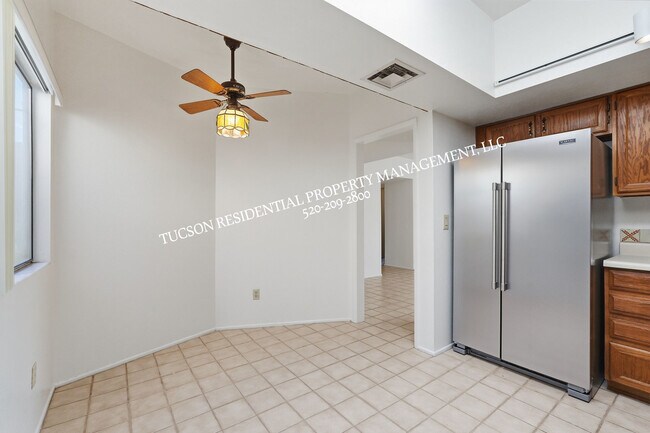 Building Photo - 5810 E Chiricahua Trail