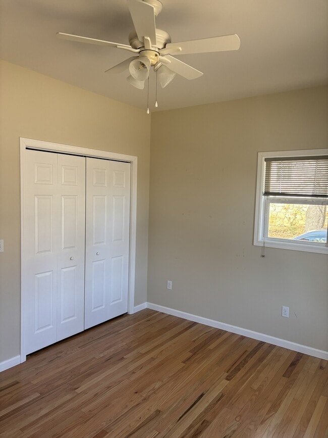 Building Photo - 477 Probart St