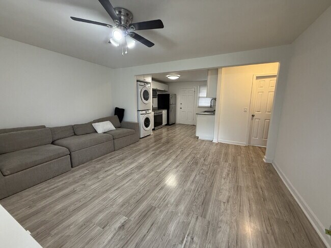 Building Photo - 2 Bedroom Renovated Unit – Walk to Meharry & Fisk Downtown Nashville