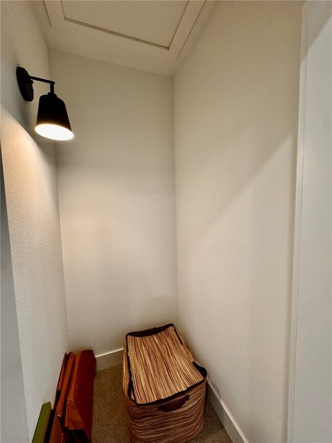 Building Photo - 8881 Williams Rd