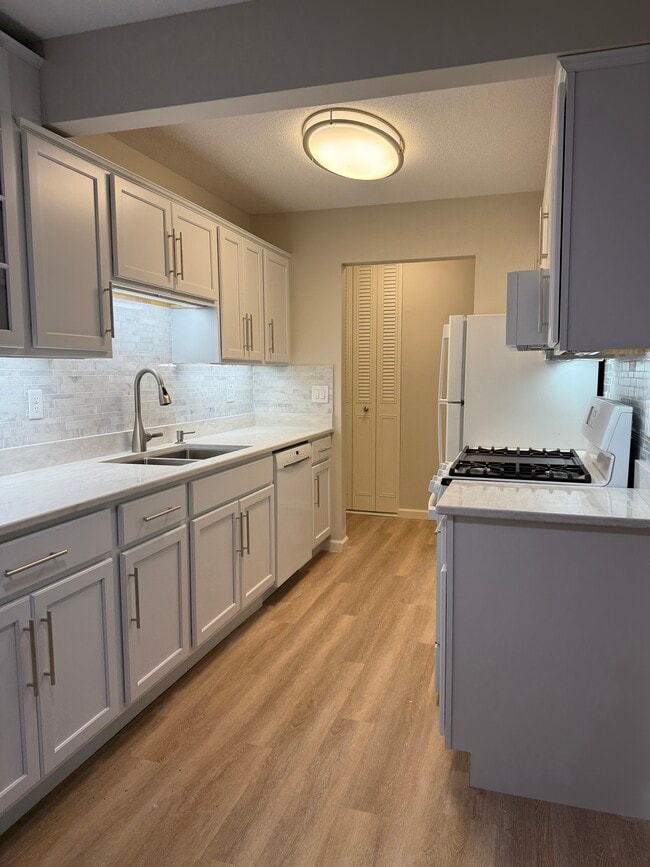 Building Photo - 9400 Old Cedar Ave S