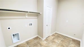 Building Photo - 12571 Valley Spring Dr