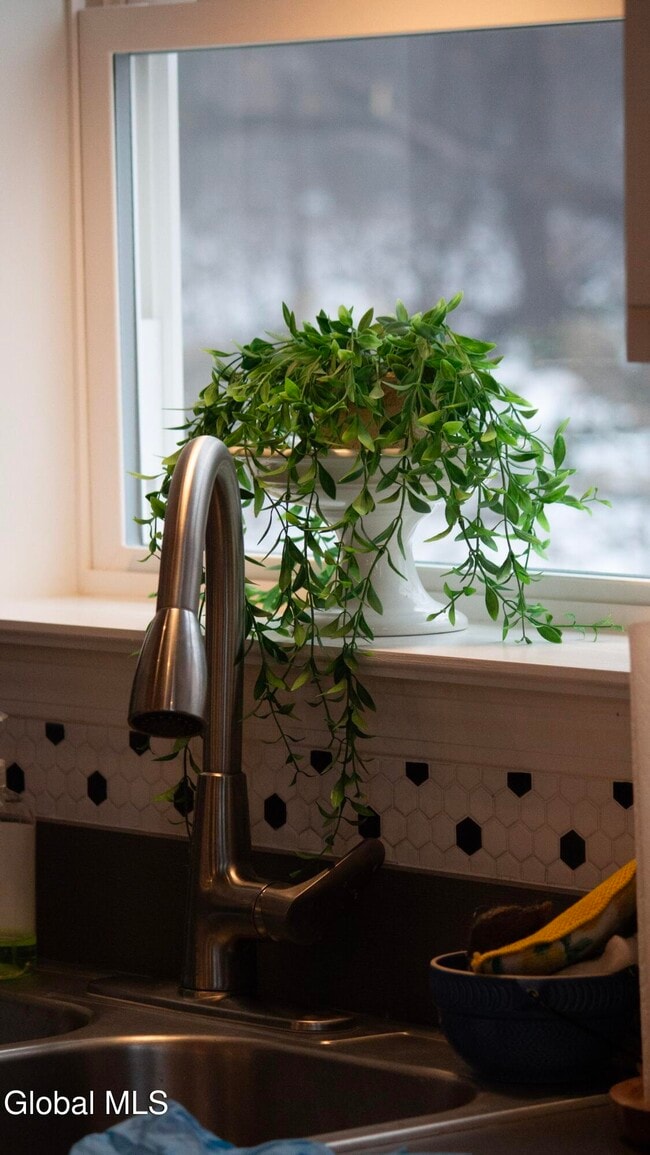 Building Photo - 134 Pickle Hill Rd