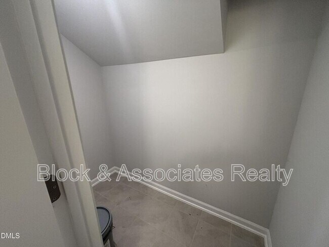 Building Photo - 2105 Goudy Dr