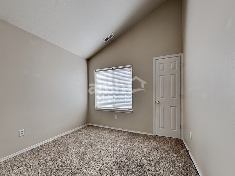 Building Photo - 17633 SW Falling Leaf Ct