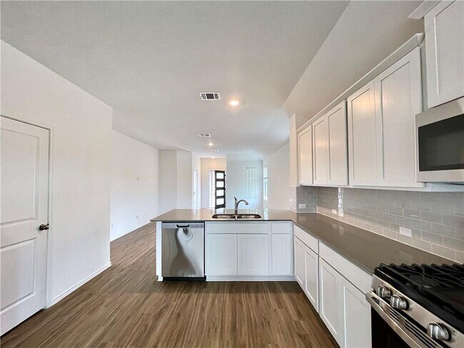 Building Photo - 126 Canley Lp