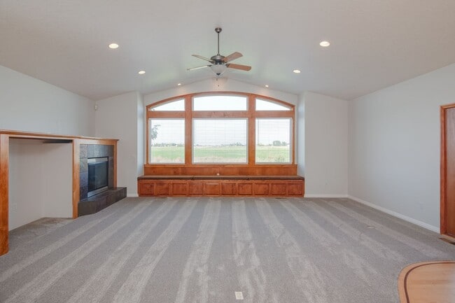 Building Photo - Country Living at it's Best!  Beyond Spaci...