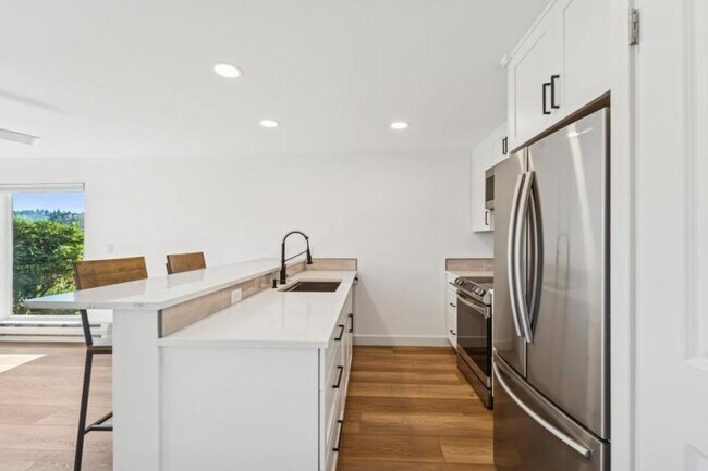 Building Photo - 2 bedroom in Seattle WA 98199